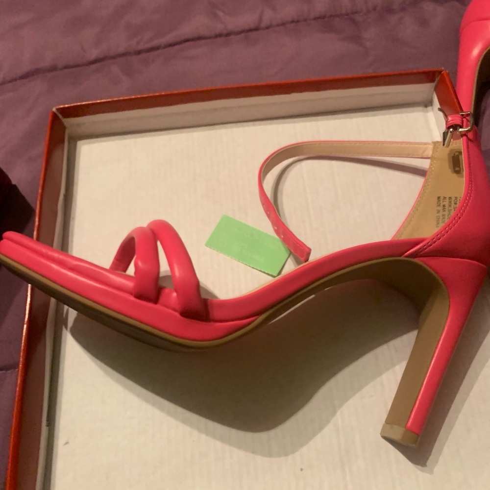 Sandals - Picture 2 of 4